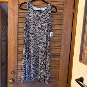 Old Navy Black and White Sleeveless Midi Dress
